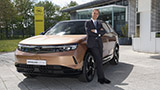 Opel svela nuovo Grandland elettrico: tutto made in Germany, energia da fotovoltaico