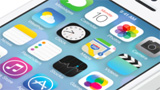 Una foto mostra il nuovo gamepad di Logitech per iOS 7 e iPhone